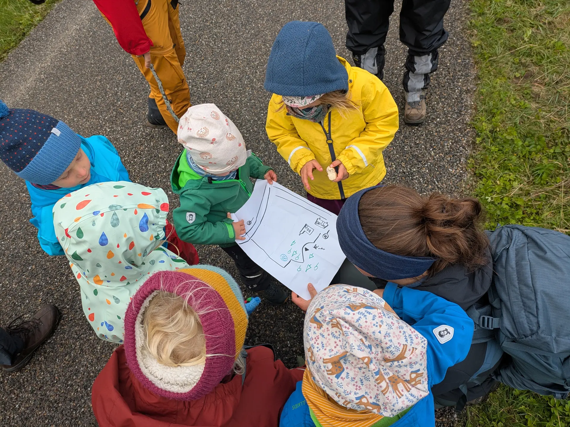 Mit der Kinderkarte immer orientiert | © Foto : Maria Kaiser - Mit der Kinderkarte immer orientiert