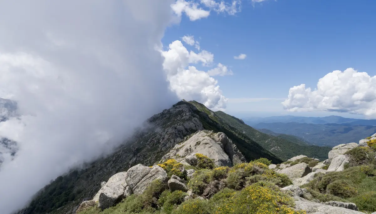 Foto : Marius Müller - Typisch GR20 - Wolken im Osten, Blauer Himmel im Westen | © Marius Müller