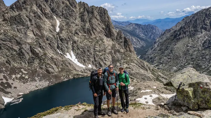 Foto : Marius Müller - Unsere Gruppe über dem Lac de Capitello | © Marius Müller