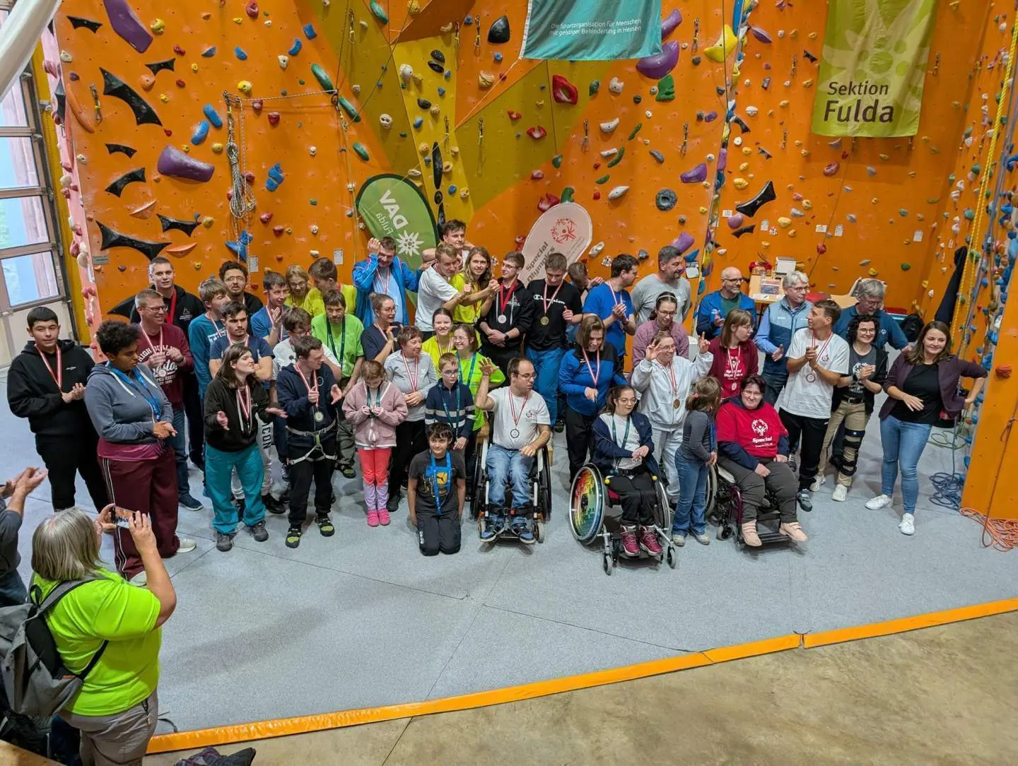 Die Teilnehmenden beim Special-Olympics-Kletterwettbewerb in Fulda | © DAV Fulda/Julian Enders
